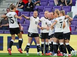 阿莫林在曼联多次想不干，拉爵约喝酒安抚！索帅高情商吸引管理层